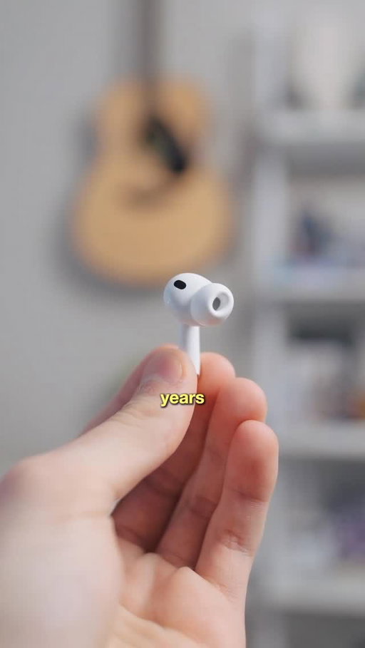 the new airpods are WAYYYY different from the old ones, i think with the redesigned tips they fit very differently from the last generation #airpods #airpodsgen3