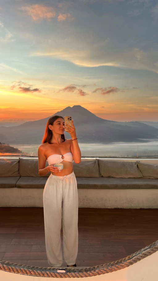 Bali’s most beautiful sunrise spot?🥹🌅

There are so many beautiful places in Bali to visit but Kintamani has to be one of my absolute favorite ones! 

🌋 Most people come to Kintamani to hike Mount Batur for sunrise but I actually think that you have a much better sunrise view from one of the many cafe’s they have in this area

🌅 So if you like hiking, go for it! If you’re here for the view only, check out “El Lago Cafe” - this is where I filmed this video. They open at 5:30am!

Planning your trip to Bali can truly make or break your experience which is why I wrote my 200+ page Bali eBook. I travelled around the island for over four years now, so I’ve seen it all: both the tourists traps and the most beautiful places and hidden gems

🗺️ comment ‘COCONUT’ and I’ll send you the link to my (free!!) Bali Travel Itinerary + travel tips 🔗

You’ll get access to a special Black Friday Week Sale through the link I send you!! 

Follow @aylinkko for more travel inspiration!!
.
.
.
.
.
.
.
#bali #travelbali #travelinspiration