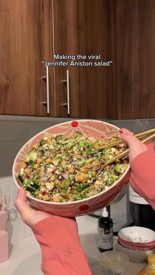The Jennifer Aniston salad is indeed all it’s cracked up to be 😋 Type “recipe” and I’ll send the full recipe to you :)

#salad #jenniferanistonsalad #saladrecipe