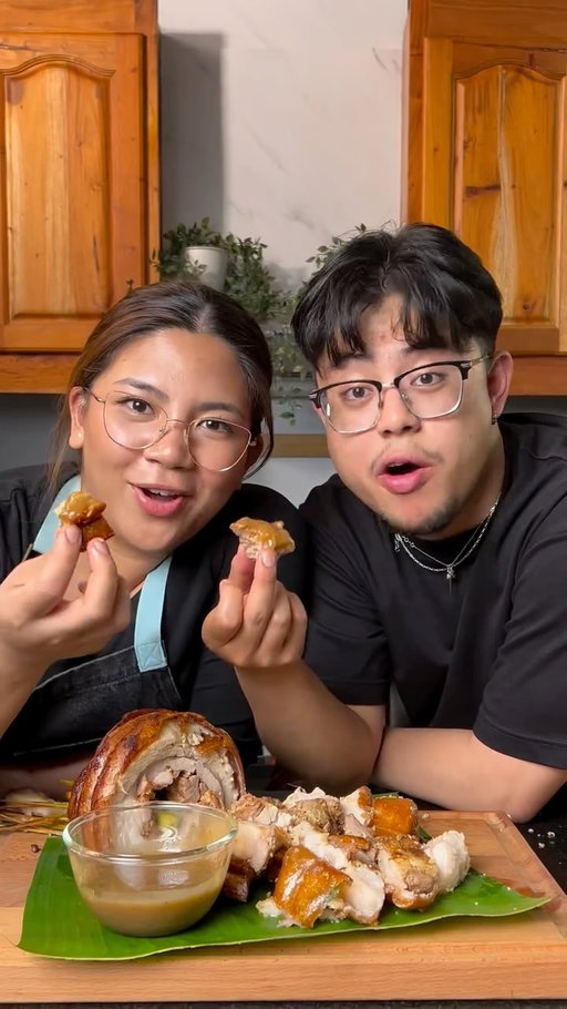 Filipino Roasted Pork Belly (aka. Cebuchon/Lechon Belly) 😮‍💨

Abi and I finally met up when I visited the Philippines and we made this AMAZING roasted pork belly. It’s easier than you think and you can get the same crispy, crackly outcome with just your oven.

https://www.iankewks.com/lechon-belly-recipe-filipino-roasted-pork-belly/

🔥 Comment “Pork” and I’ll DM you the full recipe!