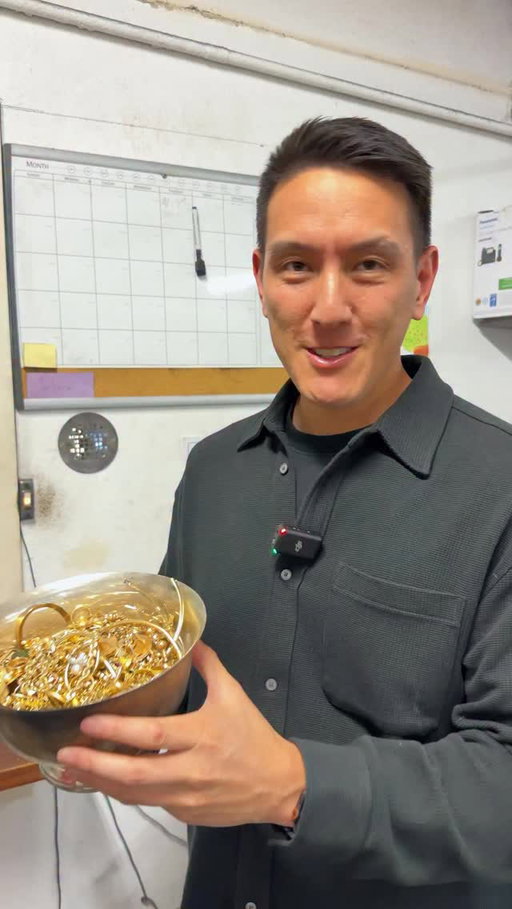 The smelting gold process: turning your gold scraps into a gold bar for sale and refinement! Thanks to @wittercoin  for letting me tag along. Note: these are their gold scraps they buy from customers! Not mine. I wish 😂