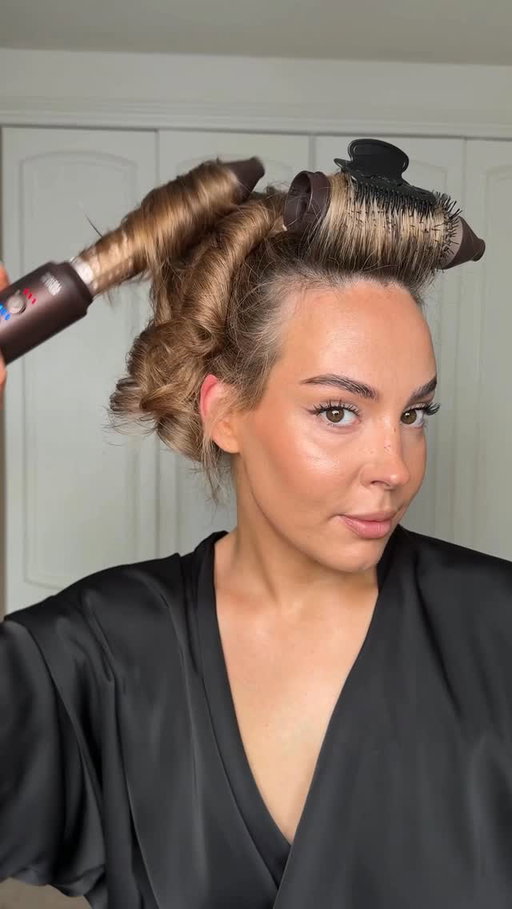 Quick blowout hack 🤎 my favourite @bellissima.uk prodigy is on sale for Black Friday! I’ll link on my stories 
Ad 
-
-
-
#hairtutorial #hairinspo #hairhacks #hairideas #haircare #blowouthack