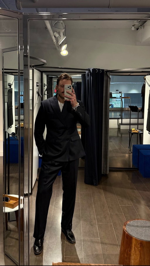It’s scientifically proven that a custom suit is one of the hottest things a guy can wear…so get one. 

Suits start at just $399 in the INDOCHINO Black Friday sale 🤝
.
.
.
#mensfashion #indochino #blackfriday #madeforyourmoment #outfitinspo