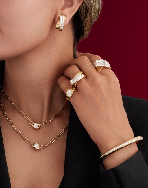 For the ones who deserve something extraordinary.

Explore our curated collection of exclusive pieces at Royal de Versailles.

#RoyaldeVersailles #RdV #FineJewellery #GoldJewellery #GoldRings #GoldNecklace #ChristmasGift #Yorkville