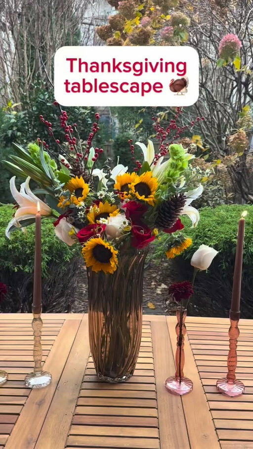 How are you decorating your table this Thanksgiving? 🦃💐
Vases from @accentdecorinc 
Chanterelle Ribbed Vase
Raywood Bud Vase
#myaccentdecor #flowers #flowerarrangement #thanksgiving #tablescape