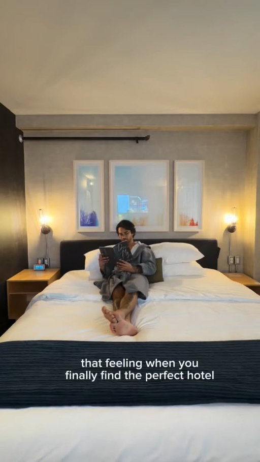 The perfect staycation at @theanndorehouse. 🤍

#staycation #toronto #hotel #torontohotel