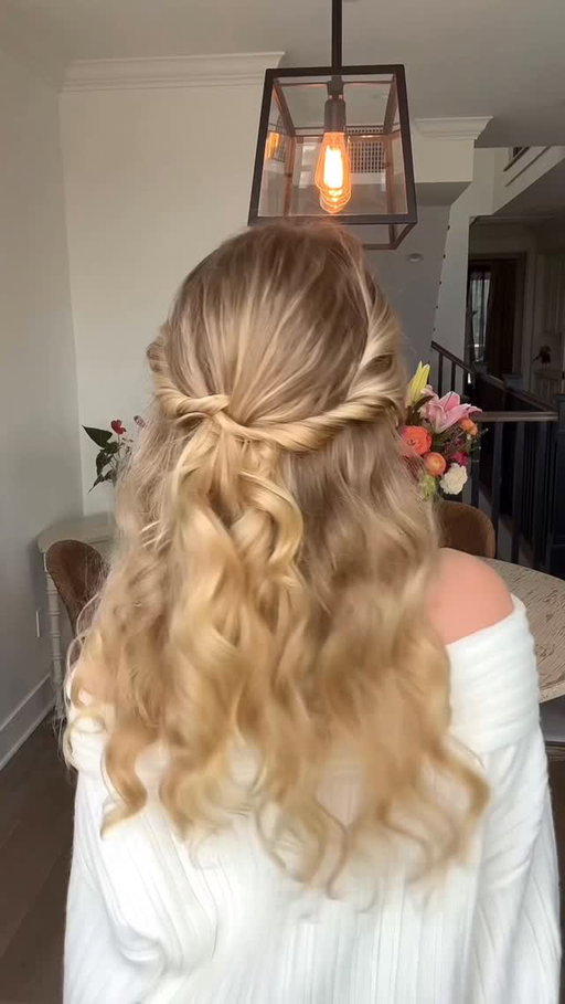 half up half down but add a little spice 🤌🏼🤌🏼 #hair #hairinspo #hairstyles #hairstyles top is @peppermayo #peppermayo