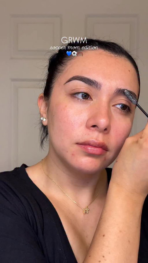 How much time do you mommas give yourself to get ready & out of the house on time? I give myself at least 2.5 hrs 😅💕
.
#grwm #makeup #grwmmakeup #beauty #everydaymakeup