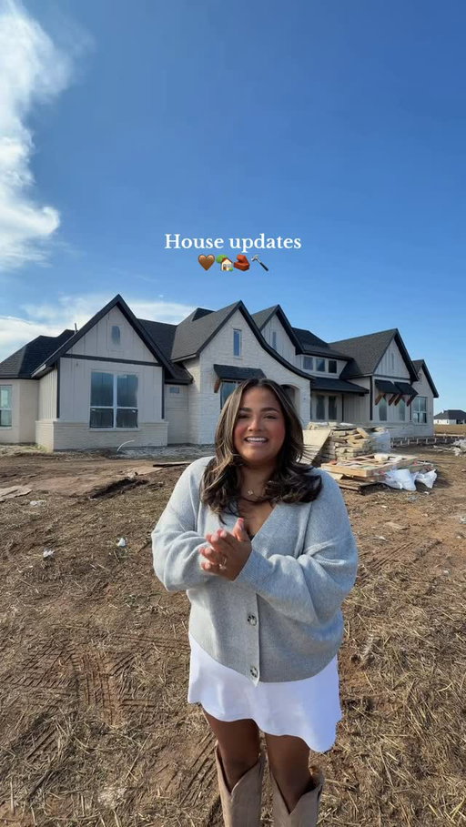 It’s the first time showing you and also  me seeing the new updates so they’re all my real raw reactions. The excitement shows sorry 🥹🏡🤎

#firsttimehomebuyer #newhome #homeowner #buildingahouse #marriedlife