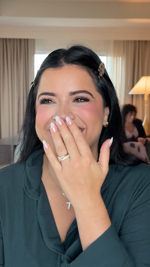 Okkkk but we love @aniessanavarro 🥹🤎 

#makeupartist #bridalmakeupartist #bridalmakeup #fyp #bridalhair #bridalmua #texaswedding