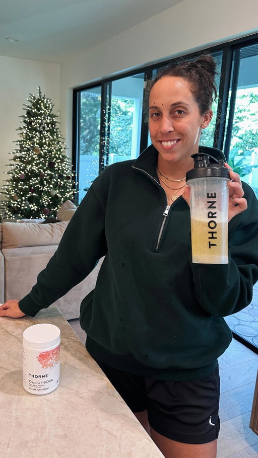 Creatine is for everyone, any time of the year 🎄

Click the link in bio to shop my favorite products
#ThorneAmbassador @thornehealth