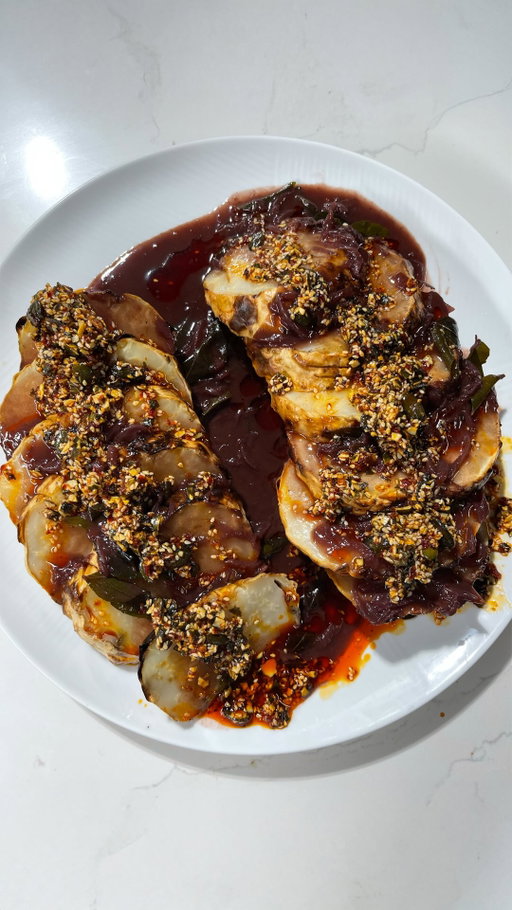 Another GORGEOUS showstopper for your festive tables, whole baked celeriac with a Seeni Sambol inspired gravy AND a harissa salsa macha ✨

This is restaurant cooking, at home with a recipe from the woman who knows how to do the most magical things with humble ingredients. 

‘This dish was inspired by my trip to Sri Lanka where I discovered seeni sambol - a caramelised onion condiment with curry leaves and plenty of cinnamon that was served on the side of basically everything and 10 times out of 10 made it infinetly better. Here I’ve turned it into a rich gravy with pomegranate molasses and tamarind making it the perfect foil for this whole roasted celeriac.’ @helensgraham x

This one is really really special with LAYERS of incredible texture and flavour so make sure you add it to your shopping lists for the big day ✨✨

Full recipe is in the link in our bio! 

#showstoppers #celeriac #veganchristmas