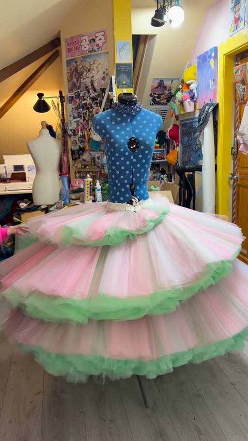 Making Glinda’s thank goodness dress from @wickedmovie 💖💚

Hi so I cannot believe I got to use tips from the actual designer the amazing @paultazewell on the incredible spiral the layers form but this was such a fun dress to make and I love how fluffy she is!!!
She reminds me a little strawberry and mint swirl ice cream 😆🍦

Original costume by @paultazewell and the incredible wicked costume team!
Worn by @arianagrande 💖💚

#wicked #wickedmovie #wickedglinda #glindacosplay #glindathankgoodness #sewing #fashion #diy #costume #cosplay #dress #princessdress