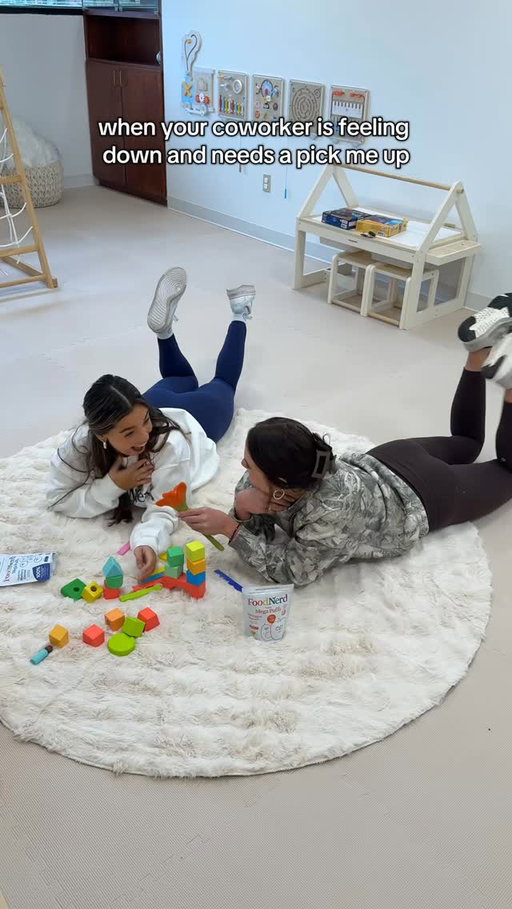 It’s Thanksgiving Eve… there’s no feeling down here! We pick up, play pretend, and puff it up! 🥰💚