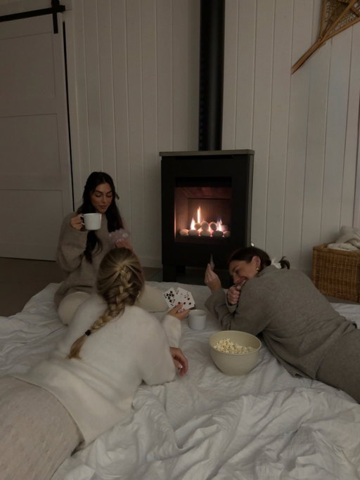 dopamine menu: 🪵🥞🐻🏔️🔥

cottage Pinterest vibes, Pinterest aesthetic, cottage getaway, cozy season, cozy aesthetic, cozy season, girlhood, girl friendships