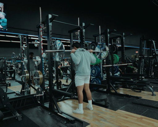 Record better gym videos using these shots. 
#gym #gymbro #filmmaking #cinematic #cinematography
