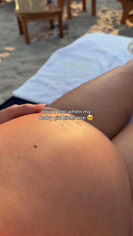 The most magical feeling in the world 🥹🤍 I have a feeling I will miss these little kicks when she’s earth side so I am soaking them all up 🥰