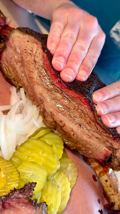 4 TEXAS-SIZED FOOD SPOTS YOU HAVE TO VISIT 🍖 These are some of the craziest foods in the city and like they say, everything is bigger in Texas - SHARE this video with who you’re going to check them out with and FOLLOW for more Texas food spots! 

📍Black Tap | 2475 Victory Park Ln Ste 120 
📍Happiest Hour | 2616 Olive St
📍Crazy King Burrito | 13675 Noel Rd Suite 160
📍Heim BBQ | 3130 W Mockingbird Ln

#dallasfoodie #bbq #dallasfood #dallasrestaurants #dallaseats #dfweats #dallas #dallasrestaurants #burger #texas