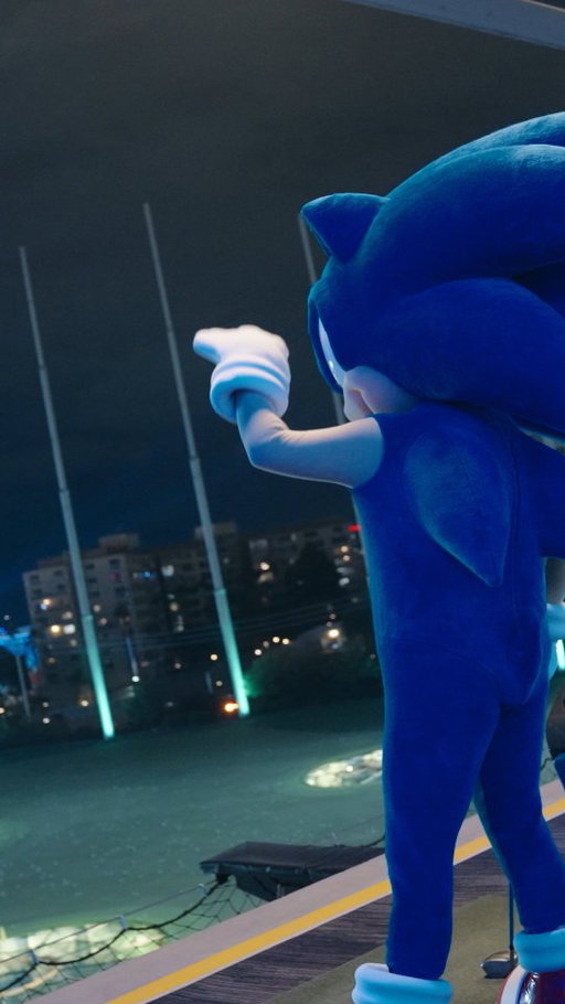 Game on! Sonic sped over to Las Vegas for some fast fun at Topgolf and more!