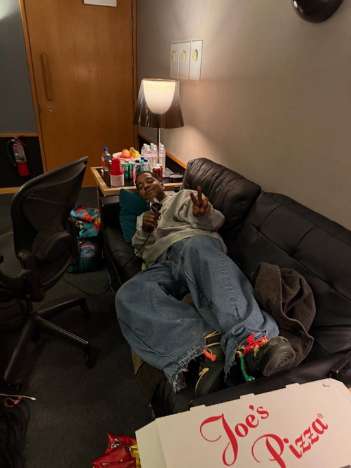 SHROOM NIGHT 🍄 Made a really tasty jam while trippin balls.  Had to lay down on the couch and record because I wanted to be cozy hahah GOOD VIBES ✌🏾