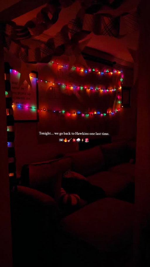 we are so ready🎸📼🔥 im emotional.

#strangerthings #strangerthings5 #upsidedown #hawkins #eleven