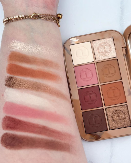 Another moment for the swatches of the stunning Holme Beauty @holmebeauty The One, by Hilary @hilaryholmesmakeup palette!

Seriously — run, don’t walk. It’s currently 30% off for Black Friday and if you’re wanting to try the palette, I highly recommend grabbing the Eye Trio Kit.
It includes:
✨ the palette
✨ brush 7 or 8
✨ the Soft Set Eye Primer (your choice of 3 shades)
All for $119 down from $170 which is amazing value.

I’ve been a Holme Beauty customer since the beginning and I’m yet to meet a product I don’t love. This isn’t PR or sponsored — just something I genuinely enjoy using.

Have you tried Holme Beauty yet?
• Purchased by me •

#holmebeauty #australianbeauty #ausbeautybabes #eyeshadowswatches #missnellebelle