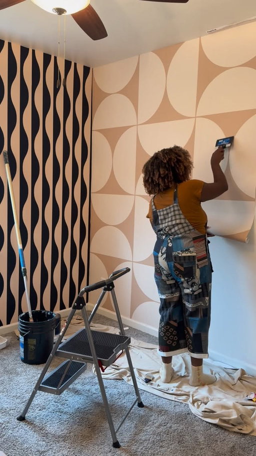This room makeover is giving me all the feels! I can’t wait until it all comes together! 😍
Wallpaper from @happywall_com 
Design 1: VINTAGE ABSTRACT GEO PATTERN (66888)
Design 2: MID-CENTURY MODERN (94128)

#roommakeover #wallpaper #happywall #interiordesign #diyhome