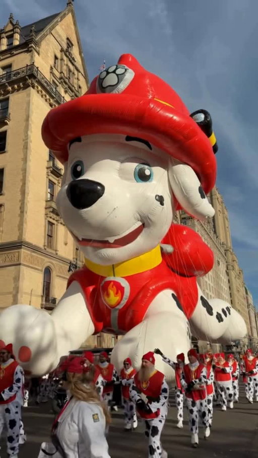 does anyone have a parade float-sized dog treat? #MacysParade #PAWPatrol