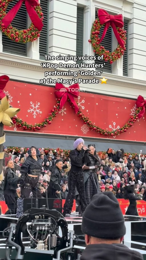 absolutely everything seeing the singing voices of “kpop demon hunters” perform live on the #macysparade ⭐️