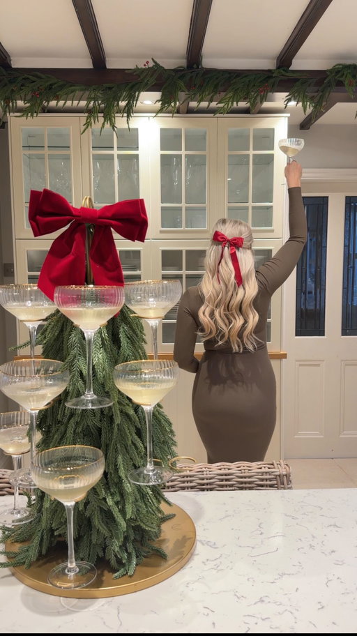 AMAZON CHAMPAGNE / COCKTAIL TREE 🥂🎄✨ I do this every year, and it’s the perfect hosting find!! Send this to whoever’s hosting 👀💁🏼‍♀️ 

I’ll pop a link on my stories & it can also be found on my Amazon storefront in my bio (plus the glasses & foliage are from there too!) 

What would you put in yours? I’m a champagne girl (not atm unfortunately lol) but you could do mimosas, espresso martinis! Anything!!! ✨🥂 

Love, Kat xxxxx 

Christmas hack, diy Christmas, champagne tree, drinks tree