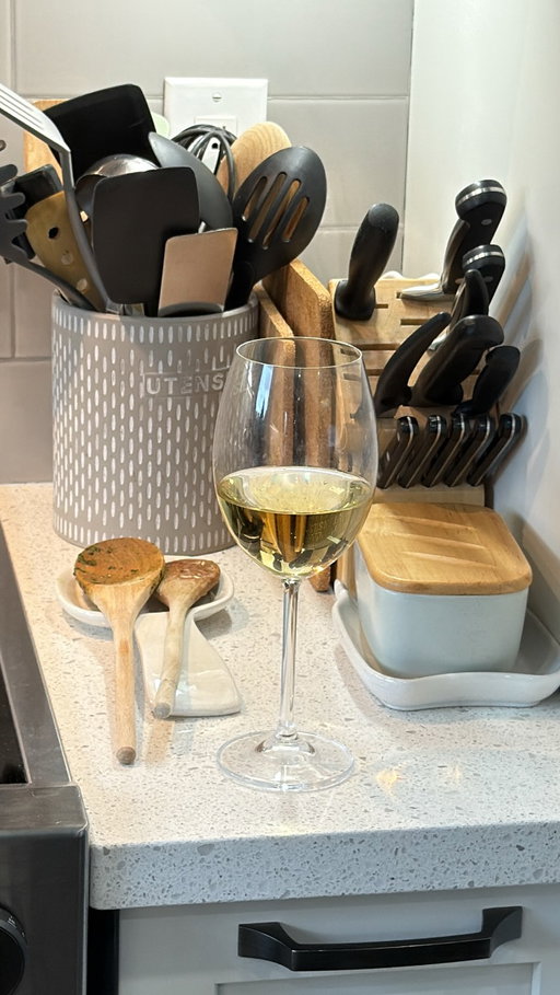 The playlist’s on, the chicken’s in the oven, and your favourite wine is being poured 🍷

Shop our Sauvignon Blanc at our Estate, online through the link in our bio, and at Wine Rack and LCBO locations.