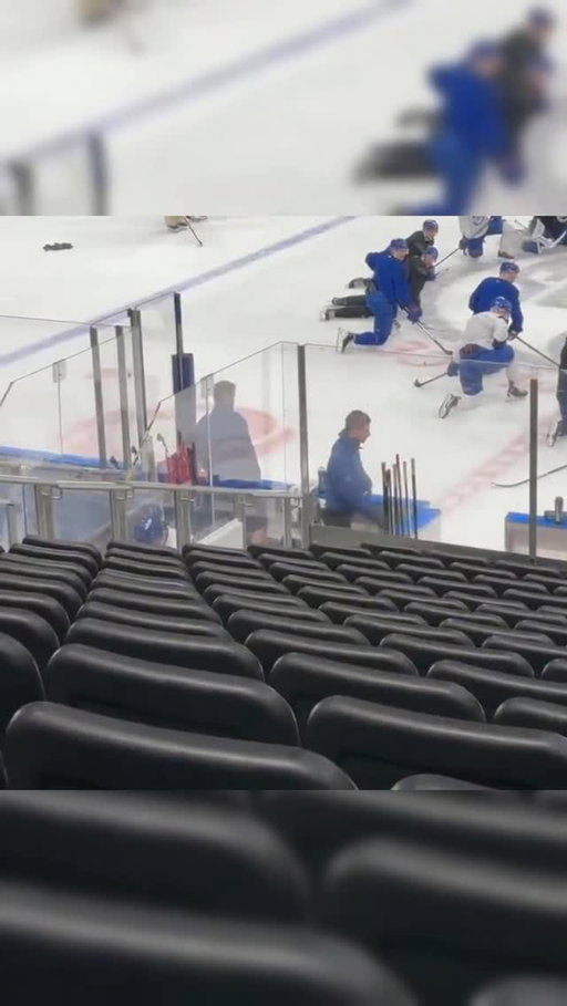 Really tough moment at Oilers skate today — Kapanen went down and looked to be in pain, leaving the ice visibly frustrated. He’s been grinding to make his way back and was so close to returning. Hoping for the best. 

🎥 - Ryan Rishaug
#oilersnation #hockey #oilers #edmontonoilers #nhl #yeg