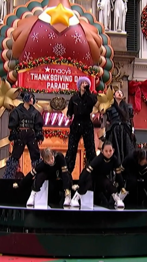 the singing voices of huntr/x pulled up to the macy’s thanksgiving day parade and said: LET’S SLAY ✨
🎥: NBC