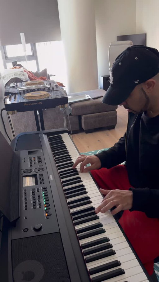 Happy Thanksgiving! 🍁🦃
Taking a moment at the piano to reflect on how blessed I am. Be thankful for what you have, the journey you’re on, and the people who lift you up with love and support.
Sending love and good energy to everyone today. 🎹✨