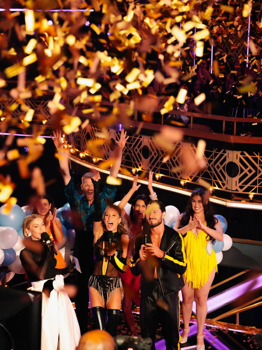 Thankful 💕🪩 what a perfect night to end out such a special three months of DWTS. Still trying to process this all being over. Beyond grateful for all the friends and memories I made along the way. Many more posts to come .. but wanted to say thank you to each and every one of you who voted & enjoyed this journey alongside us. I love you all happy thanksgiving 👏🏻