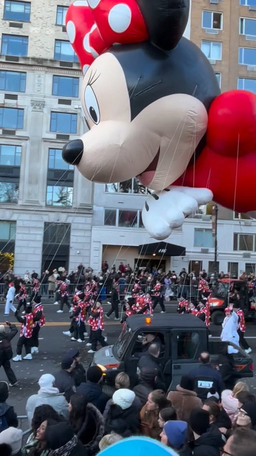 what its like to be a ballon handler in the parade
