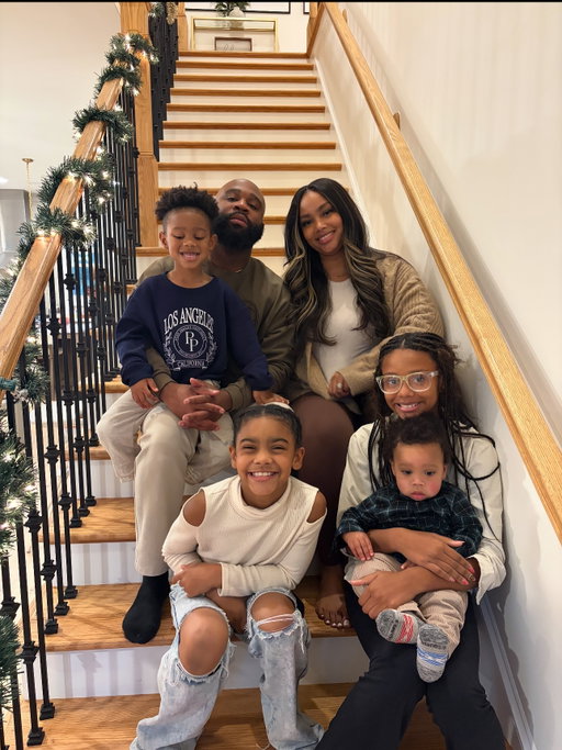 Happy Thanksgiving from the Foye’s ! 
We love you guys🤎🦃