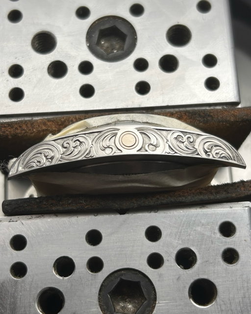 “BIG 5” project case side, deep relief engraving with fine narrow line shading.
.
#engraved #engarvedwatch #engravedrolex #rolex #rolexdeepsea #luxurywatces #watches #watch #rolexseadweller #wristwatchcheck #watchfam #wristwatchlover #watchesofinstagram #wristwatches #luxurywatch #indiewatch #indiewatches #watchtimenewyork #watchoftheday