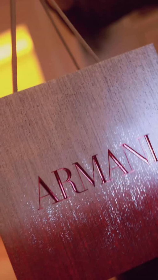 #reklám | Az ajándék, melynek mindig örülök, hiszen mikor először találkoztam az Armani My Way parfümmel Anyukám fürdőszobájában, teljesen magával ragadott és azóta bevéste magát a szívembe ez a szikrázó illat, hiszen mindig Anyut juttatja eszembe. 🤍
Az Armani My Way Eau de Parfum ajándékcsomaggal idén az ünnepek fénye még ragyogóbb lehet. ✨
@armanibeauty #Armanifragrances #Armanibeauty #ArmaniHolidayrama #mynotino notino @notino_hu