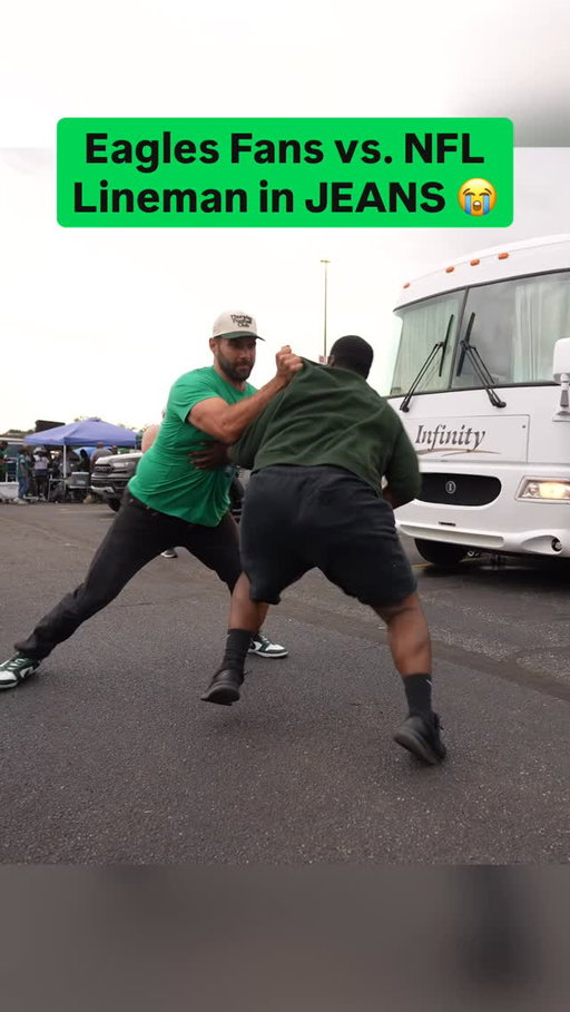 Do NOT go 1on1 against a former NFL Player regardless of attire 😭😭😭 #nfl #philadelphiaeagles #MugsyPartner
