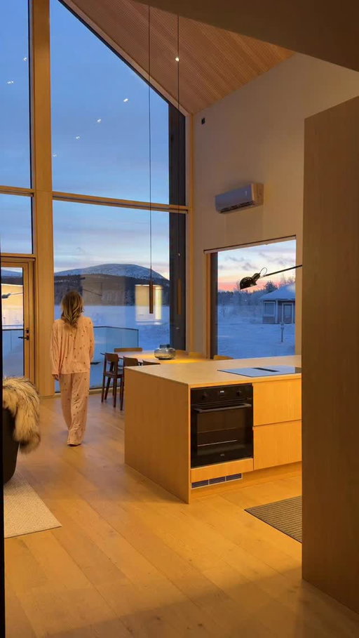 Spend a perfect morning in my cosy Lapland Airbnb with me!

My ideal morning: coffee & a cinnamon roll on the sofa
Drew’s: Snow running(??) the girlies with the running boyfriends know the vibes

#morningroutine #morningvlog #airbnb #airbnbhomes #apartmenttherapy