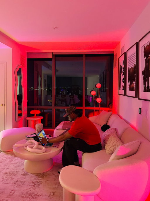It all starts with a dream 🤎✨
.
.
.
.
.
.
.
.
#home #homedecorideas #homedecor #homedecorating #penthouse #homeaesthetics #cozyathome #cozy #interiors #netflix #ambient #ambience #ambientlight #homelighting