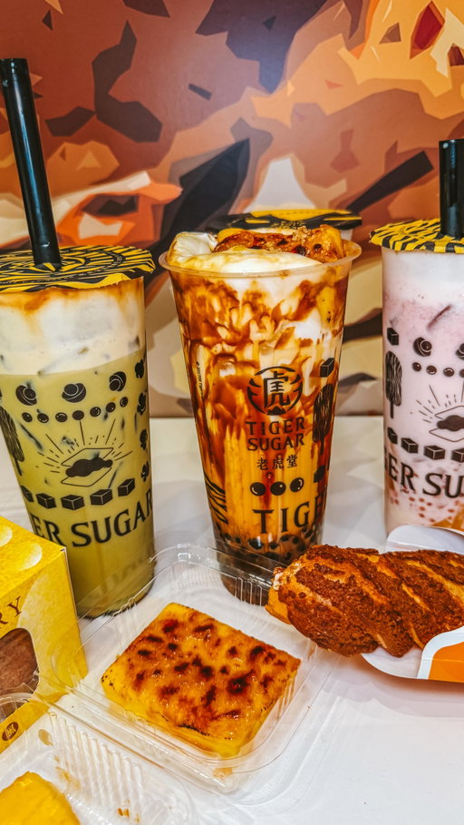POV: Your fave boba spot just dropped a BRAND NEW Chelsea location 👀 And to kick things off, they’re coming in hot with some crazy good promos!

From Now–Dec 14, you can snag a BOGO signature drink just for posting on socials (yes, IG Stories count 😌)

If you visit now before the 11/29 you can get a FREE crème brûlée topping on any drink at participating locations. Say. Less. 

Here’s what we got into:
🧋 Black Sugar Boba + Pearl Milk w/ Cream Mousse & crème brûlée topping
🍵 Matcha Milk w/ Cream Mousse
🍓 Strawberry Mochi Milk w/ Cream Mousse

🥐 Croissant Egg Tart (classic)
🍫 Cream Puffs (signature + chocolate)
🍩 Éclair (vanilla cream)

Chelsea… y’all are in for a treat 😮‍💨✨

#nycfoodie #bobalove #nyceats #chelseanyc #tigersugar #nycdrinks #thingstodonyc #nycfoodblogger #bobatime #nycspots