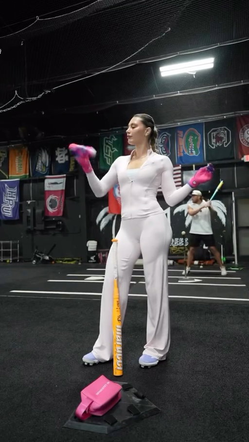 HITTIN’ BOMBS WITH KRAKEN

As softball legend AnaMarie Bruni demonstrates, using Kraken Death Grip to blast bombs ain’t just for baseball players.  Showin’ the boys how it’s done with some serious girl power.  LFG..

Go bold.

Hit bombs.

Be legendary.