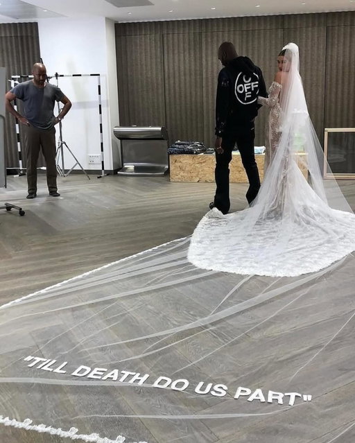 When Virgil Abloh designed Hailey Bieber’s wedding dress (2019)

Thinking of Virgil Abloh today,  It’s been four years since we lost a legend 🕊️🙏