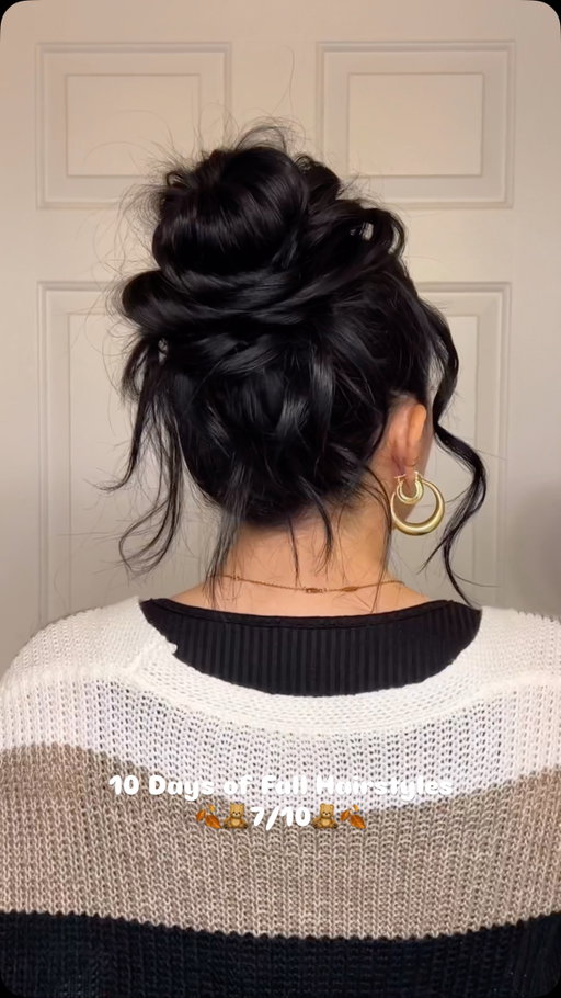 Obsessed with this messy bun 😍🙌🏼 Share with a bestie & follow for more 💕✨
.
#hair #hairstyles #easyhairstyles #holidayhair #hairtutorial #beauty