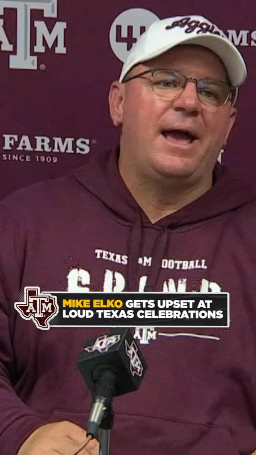 Mike Elko was not happy about the loud Texas celebrations interrupting his press conference 😅