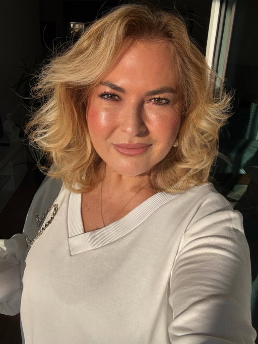 Sevgi hiçbir şey istemez. Tamamlanmaktan başka...!