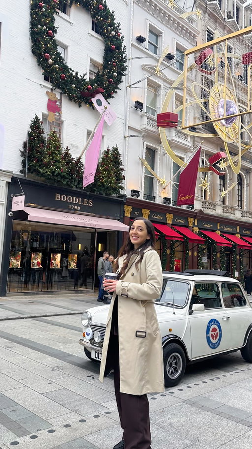 My festive favourites in London 🎄✨

#londonchristmas #festivelondon #explorelondon #londonspots #thingstodoinlondon #hiddenlondon #placestovisitinlondon #Londonduringchristmas #thisislondon #Londonguide #Londonthingstodo #Londondining #londonindecember #londonchristmasguide