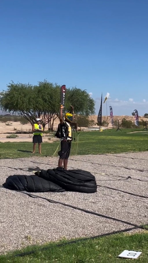 Touchdown like a pro 🪂 @abdulbari_alqubaisi
#HangGlide #EpicLanding #AdventureLife #ProMoves
